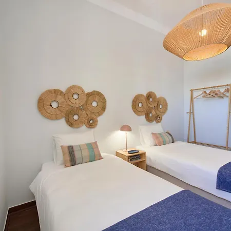 Large Group - Walk To Beach, By Timecooler * Setúbal