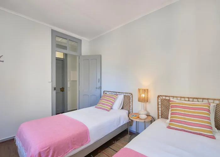 Large Group - Walk To Beach, By Timecooler