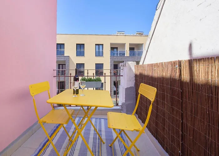 Large Group - Walk To Beach, By Timecooler *