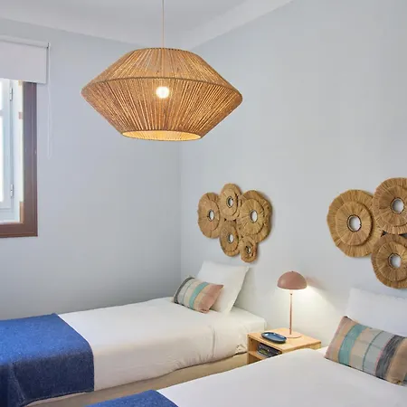 Large Group - Walk To Beach, By Timecooler *