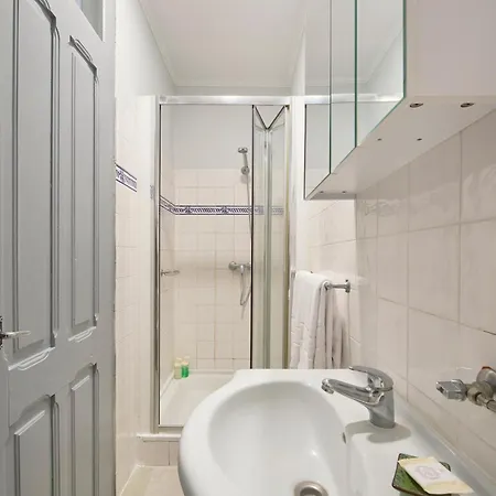 Large Group - Walk To Beach, By Timecooler *