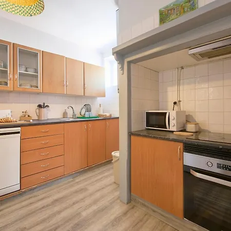 Large Group - Walk To Beach, By Timecooler