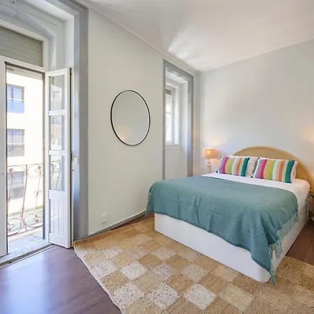 Large Group - Walk To Beach, By Timecooler Setúbal