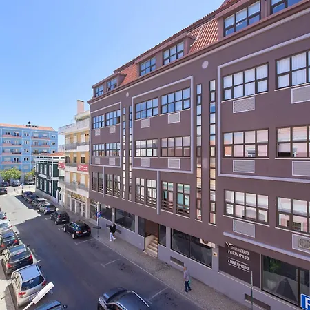 Large Group - Walk To Beach, By Timecooler Setúbal