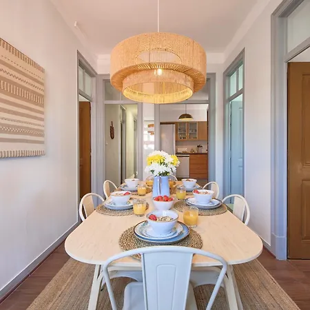 Large Group - Walk To Beach, By Timecooler