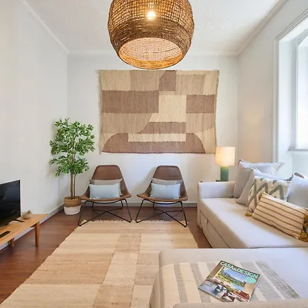 Large Group - Walk To Beach, By Timecooler Setúbal