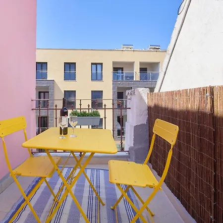 Large Group - Walk To Beach, By Timecooler *