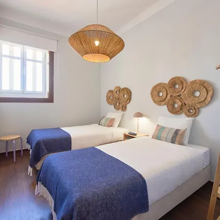 Large Group - Walk To Beach, By Timecooler * Setúbal