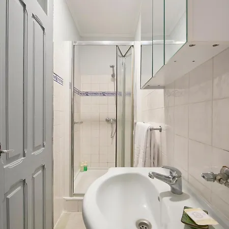 Large Group - Walk To Beach, By Timecooler