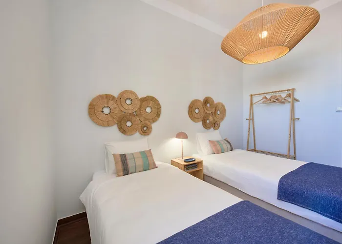 Large Group - Walk To Beach, By Timecooler * Setúbal